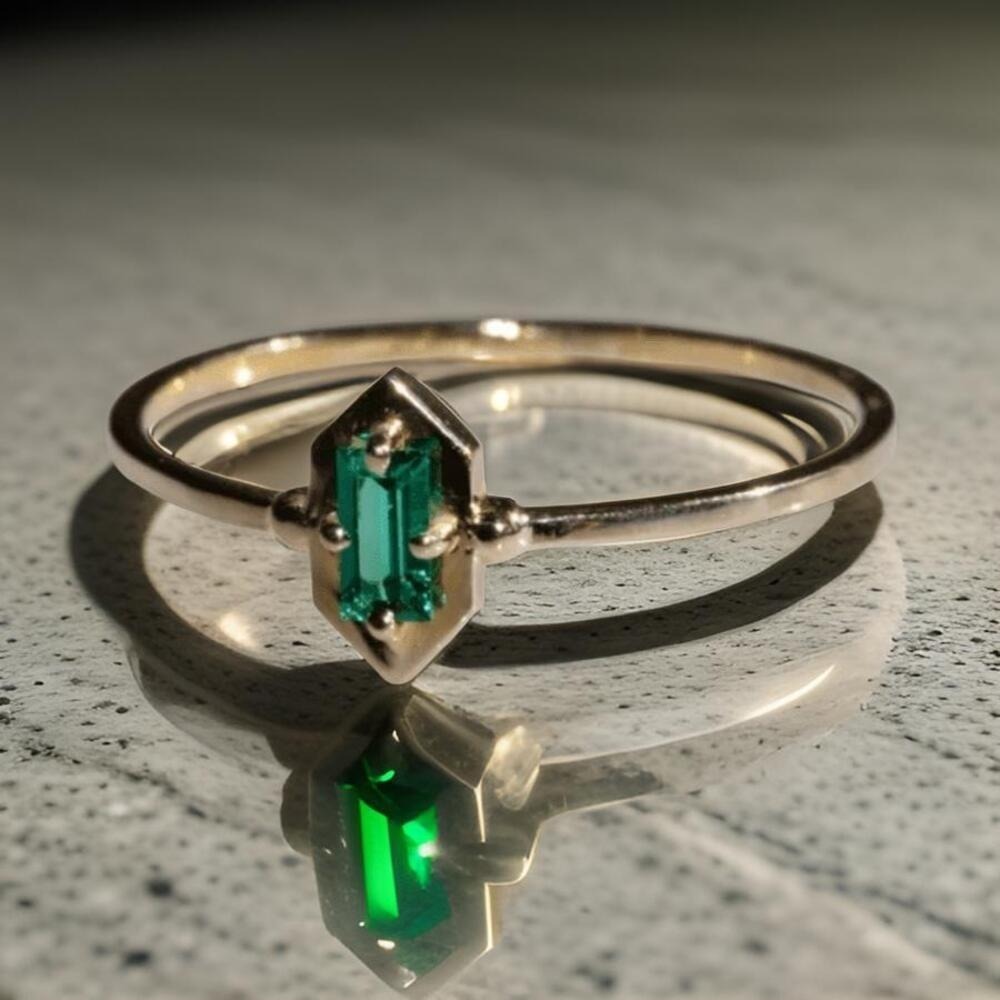 New Size 8 Emerald Cut Green Pronged Gold Ring Minimalist